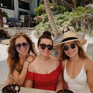 Meet your Posher, Caitlin